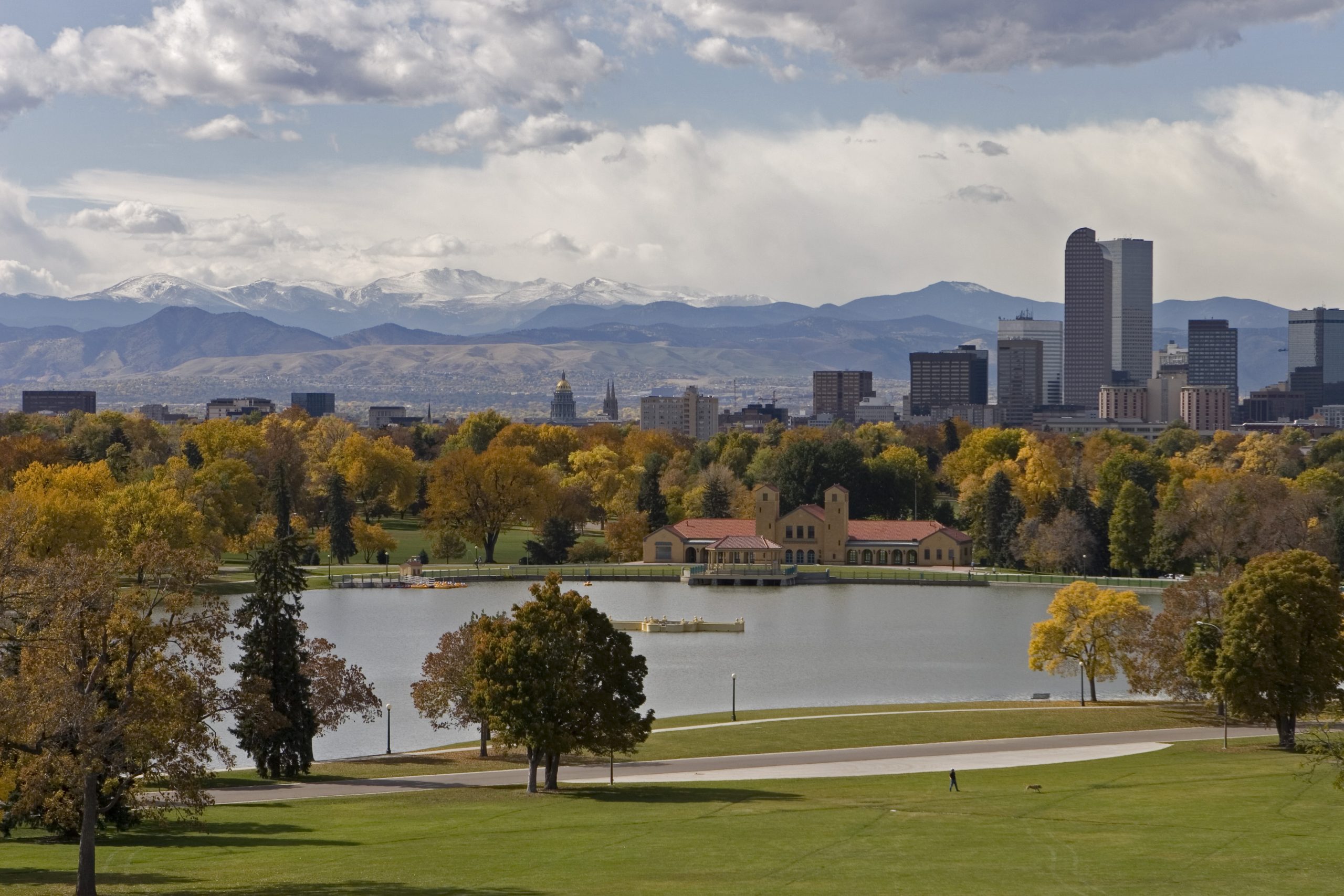 Landscape of the downtown Denver skyline in the fall